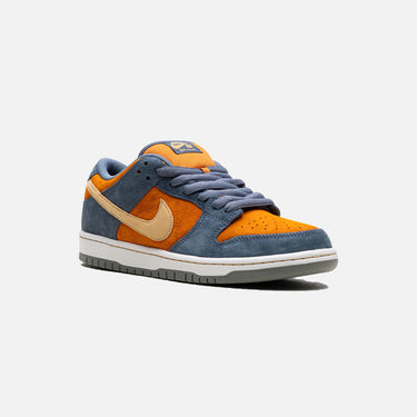 SB Dunk Low "Light Carbon/Monarch"