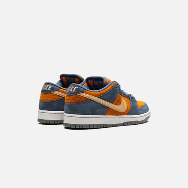 SB Dunk Low "Light Carbon/Monarch"